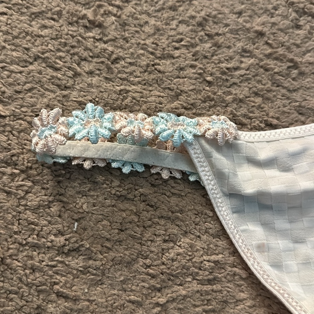 Avero Rio String Bikini - Picture 2 of 7